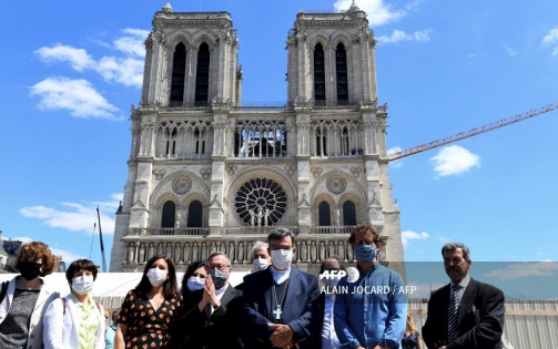 Reabren explanada de la catedral de Notre Dame, en París