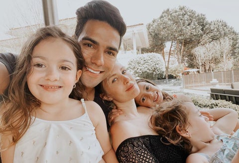 Falcao García y sus hijas