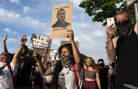 Protestas por muerte de afroamericano a manos de policía en EE.UU.