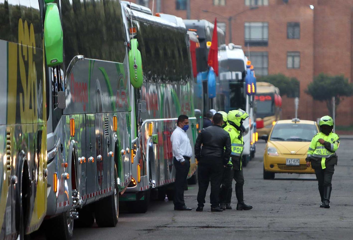 Protesta de buses intermunicipales por cuarentena en Colombia / Coronavirus en Colombia