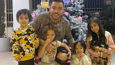 Jessi Uribe y sus hijos