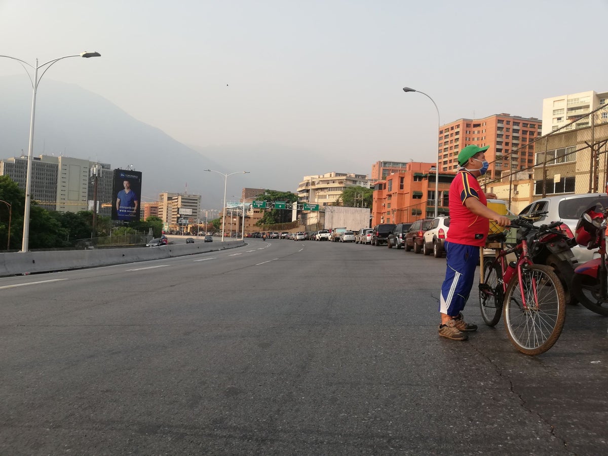 La escasez de gasolina ha tocado su pico más alto en Venezuela
