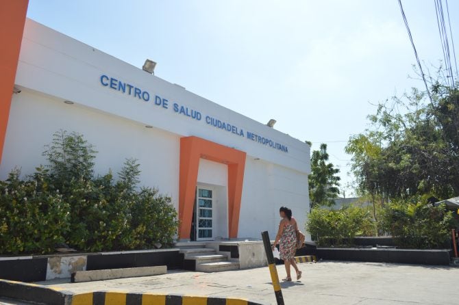 Las directivas adoptaron medidas para la atención en el centro asistencial.