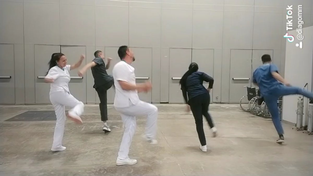 Despiden a médicos por video en Tik Tok