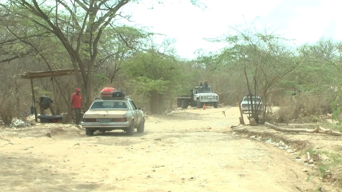 Trochas ilegales en la zona de frontera