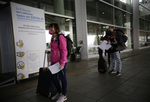 Cuarentena en Colombia / aeropuerto El Dorado / Vuelos humanitarios a Colombia