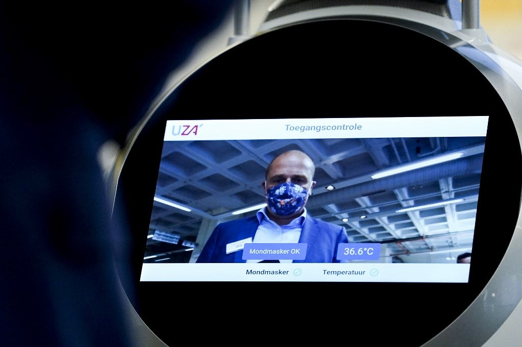Robot analiza uso de tapabocas
