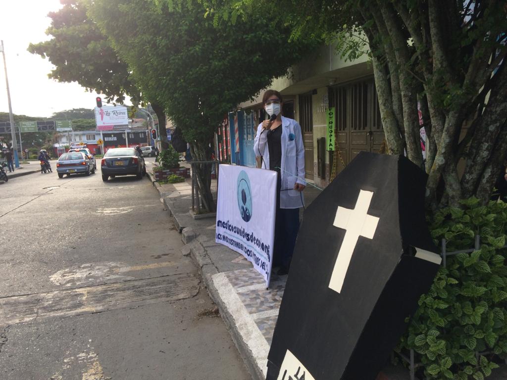 Los médicos salieron a las calles a protestar.