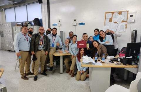 Funcionarios de Movilidad de Bogotá celebrando cumpleaños en la pandemia