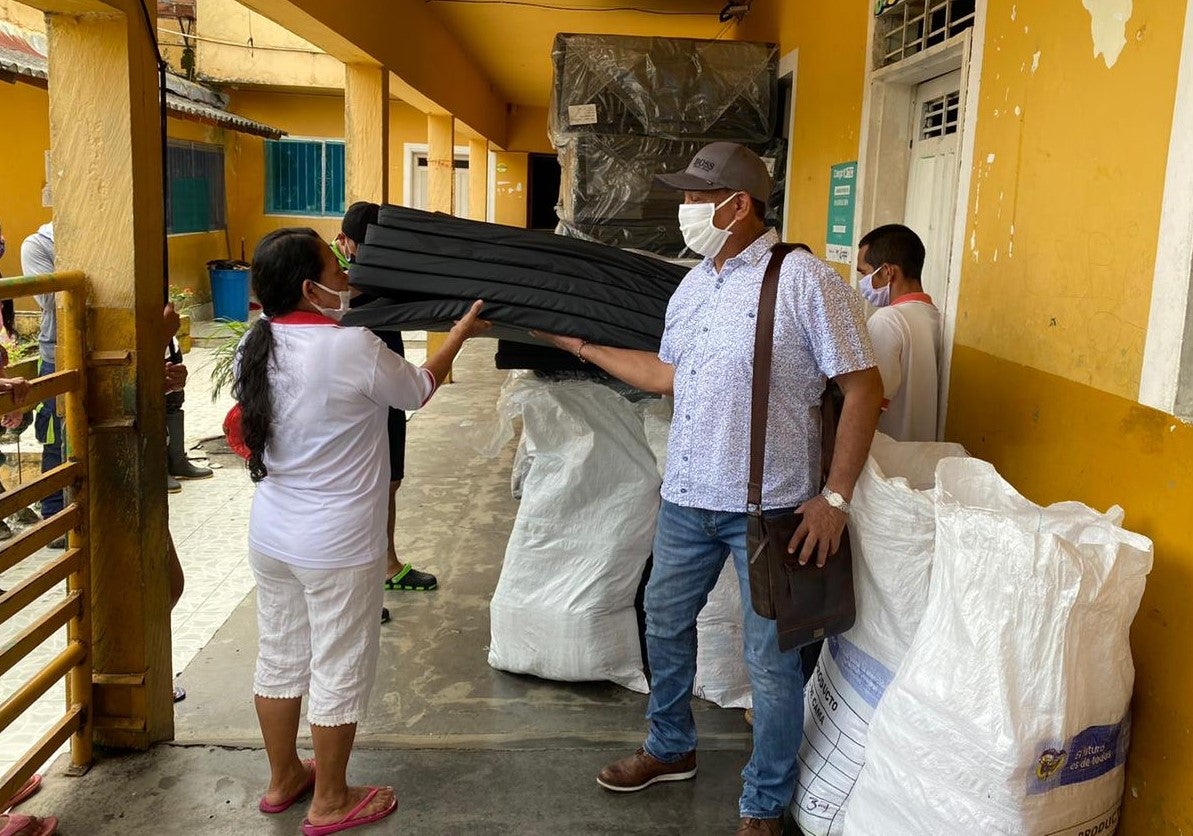 Entrega de ayudas humanitarias en Tarazá, Antioquia