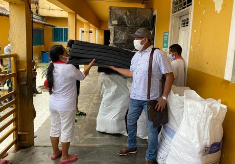 Entrega de ayudas humanitarias en Tarazá, Antioquia