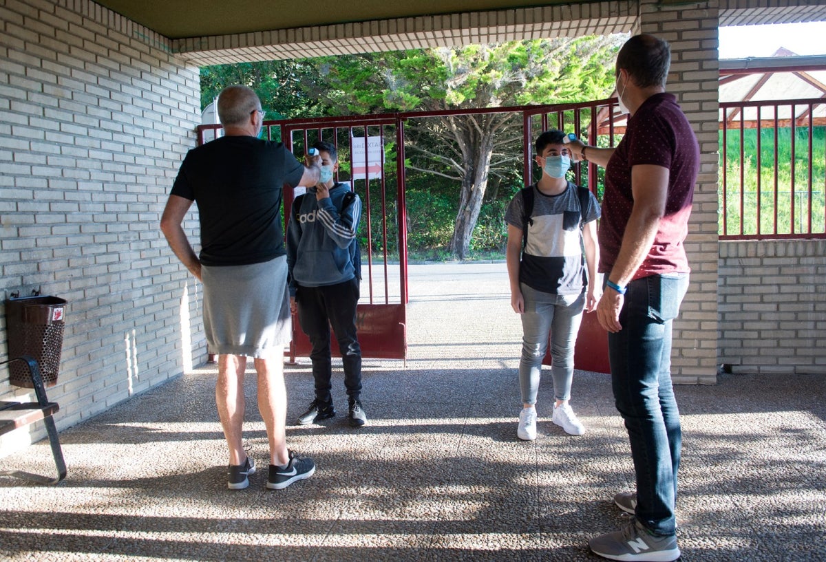 Regreso de niños a colegios / Coronavirus en España