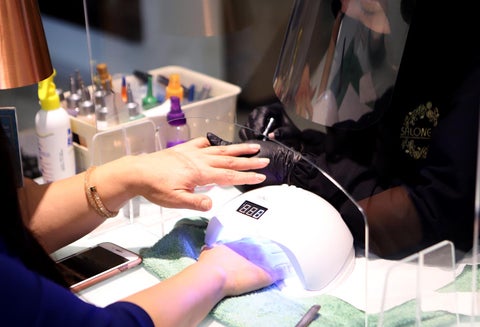 Salones de belleza y peluquerías reabren sus puertas, luego de tres meses de cuarentena.