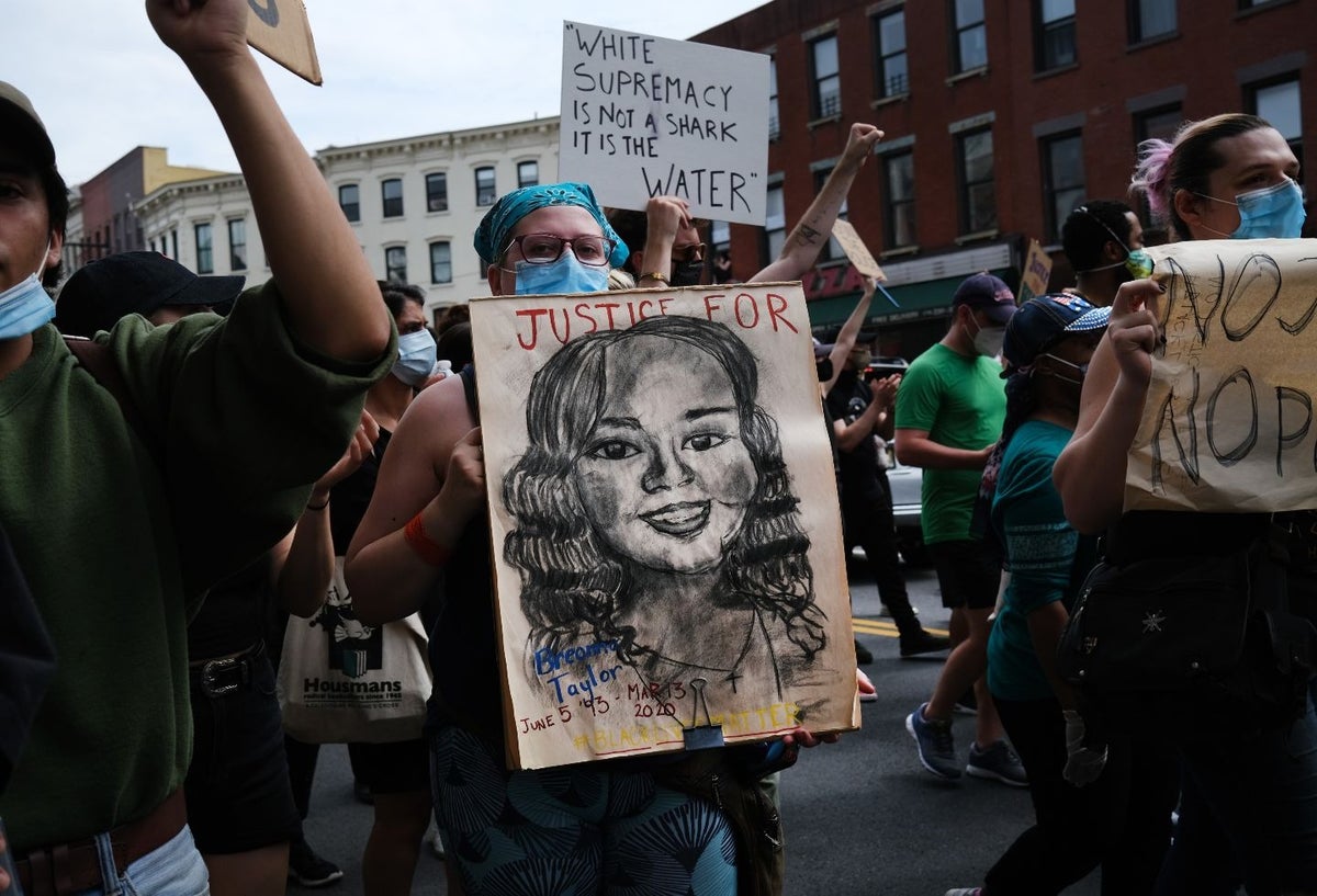 Manifestantes piden justicia por Breonna Taylor