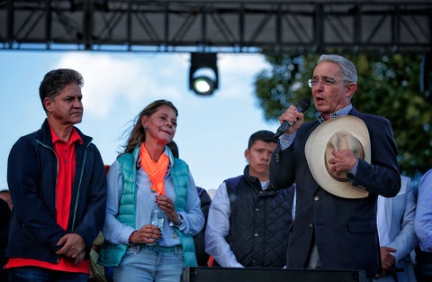 Álvaro Uribe junto a Marta Lucía Ramírez
