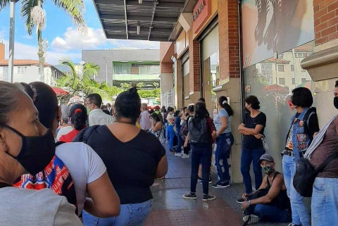 Aglomeraciones en Medellín en el Día sin IVA.