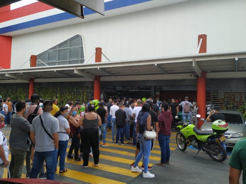 Aglomeraciones en Cali día sin IVA.