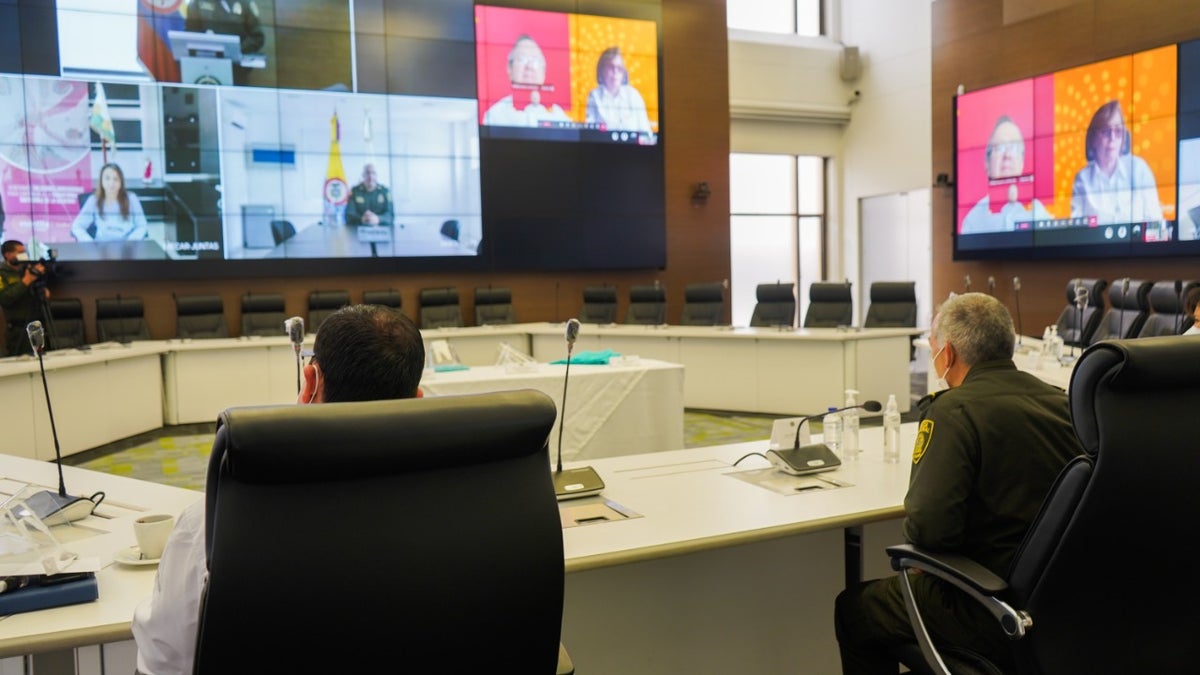 Entrega de elementos a Policía Nacional