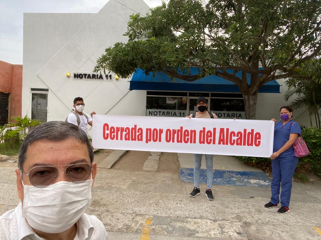 El notario 11 se plantó frente a su sede.