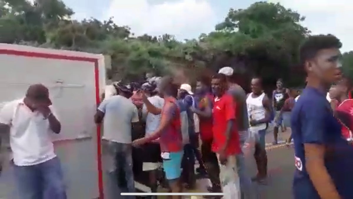 El conductor fue intimidado con machete para que soltará las llaves del furgón