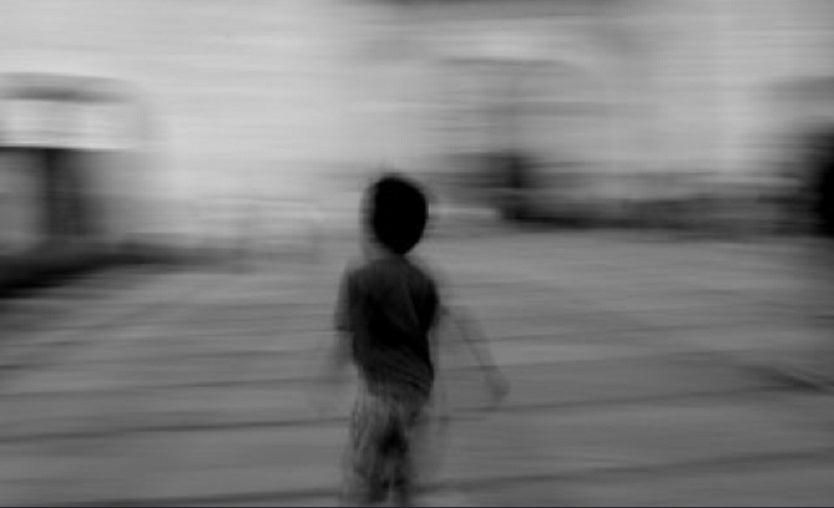 Menor de edad corriendo
