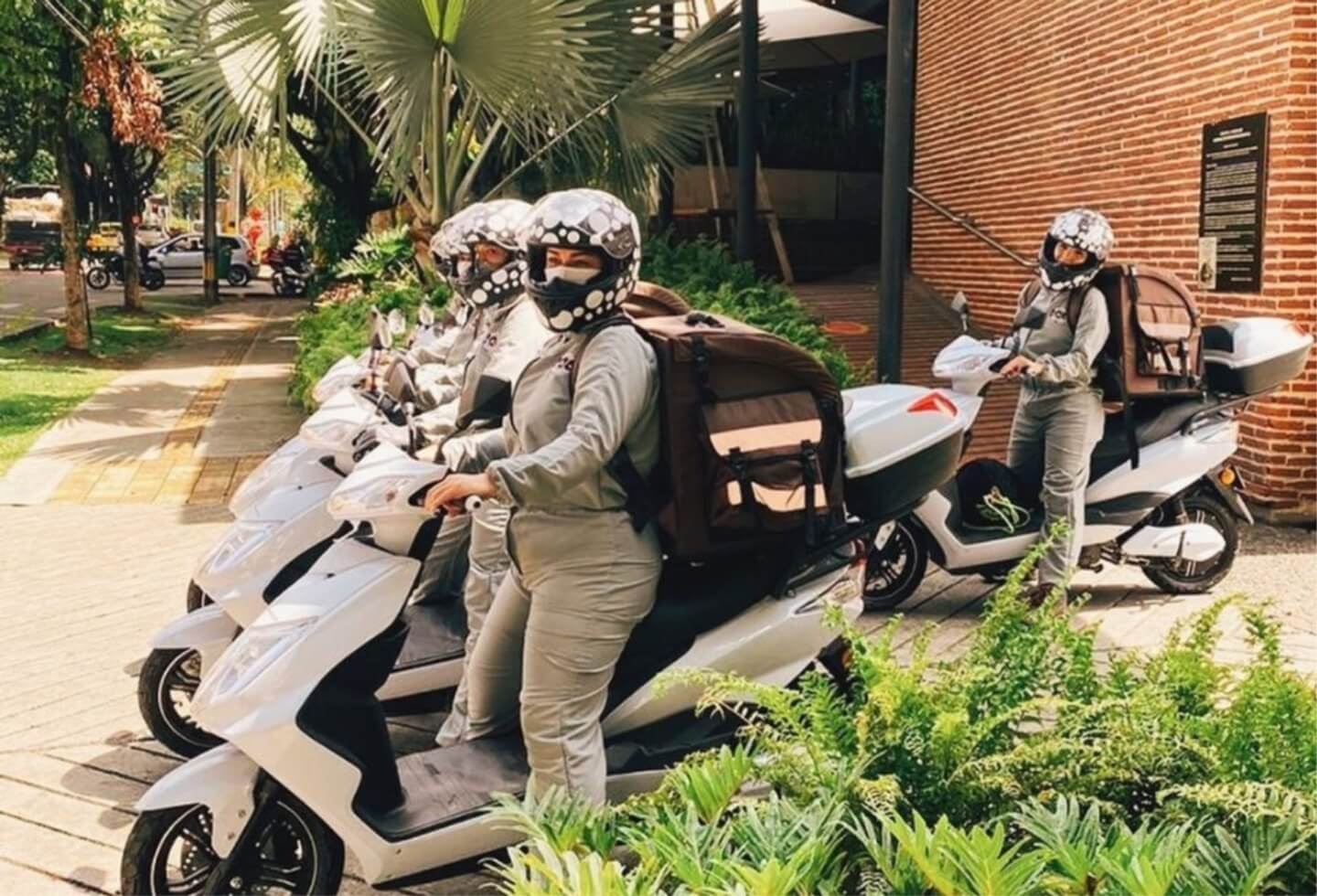 Crepes & Waffles lanza su propia flota de domiciliarias La FM