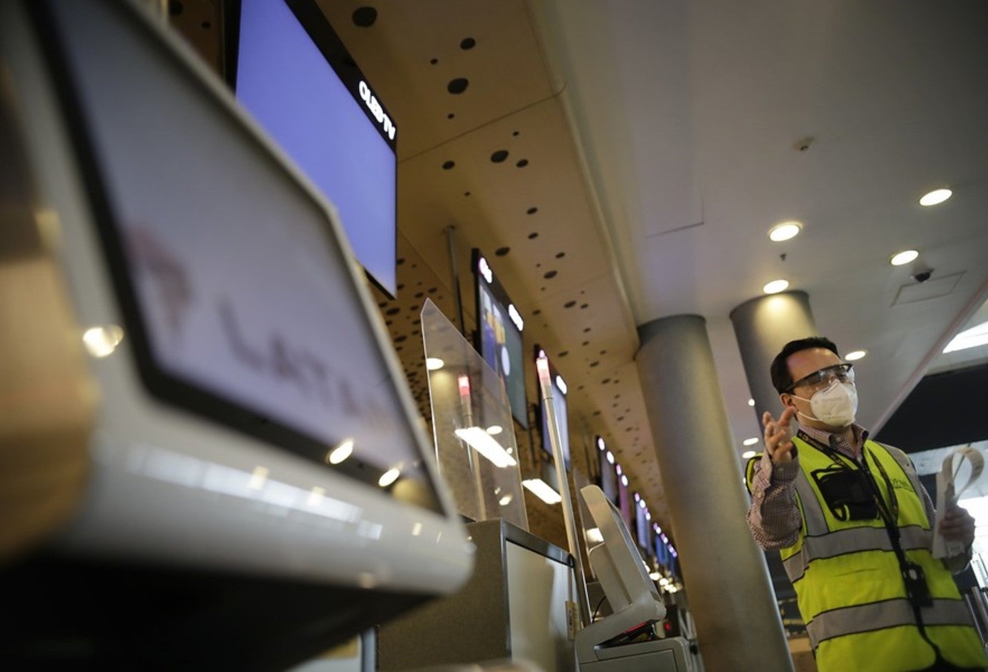 Protocolos de bioseguridad en aeropuerto El Dorado