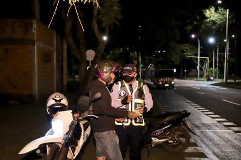 En Cali fueron cerrados temporalmente cinco establecimientos, que violaban las normas de prevención por COVID-19.