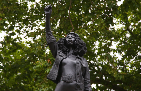 Estatua de Jen Reid, manifestante de Bristol contra el racismo