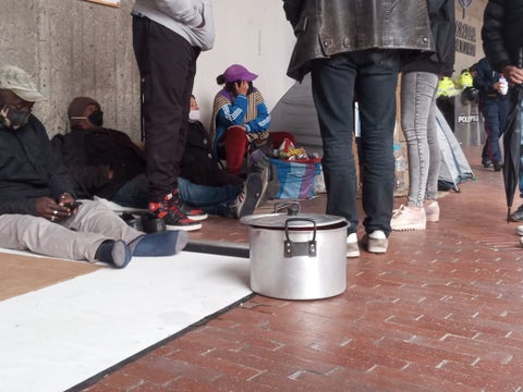 Desplazados protesta ante crisis económica