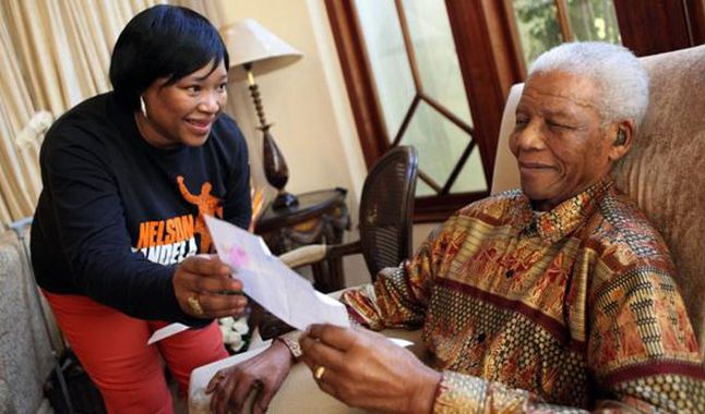 Nelson Mandela y su hija Zindzi Mandela