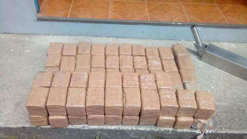 Pasta base de cocaína era transportada en el vehículo.
