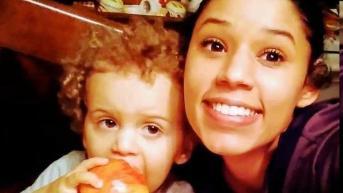 Leila Cavett y su hijo