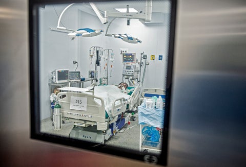 Pacientes contagiados de coronavirus en UCI