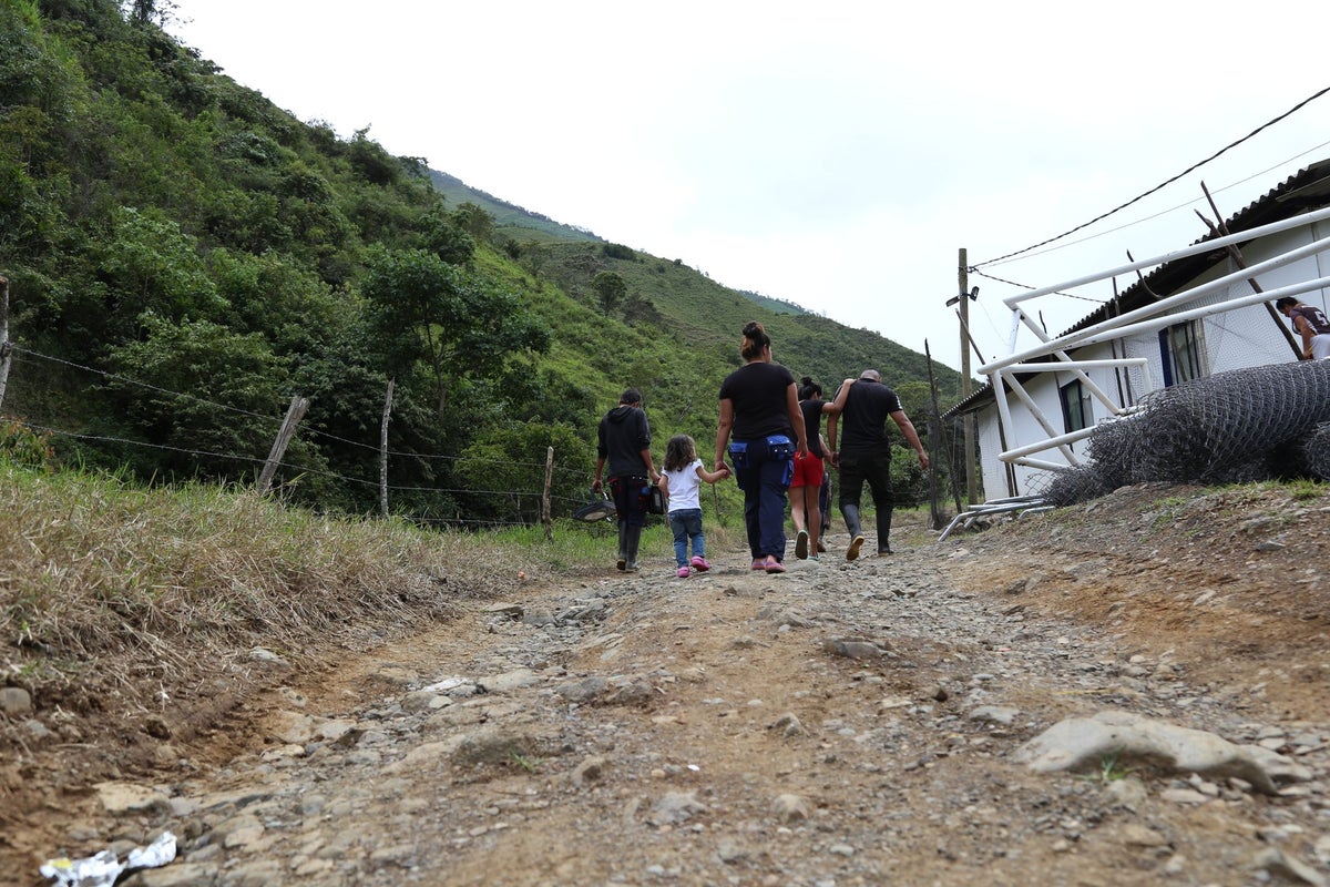 Traslado de excombatientes del ETCR Santa Lucía hacia Mutatá.