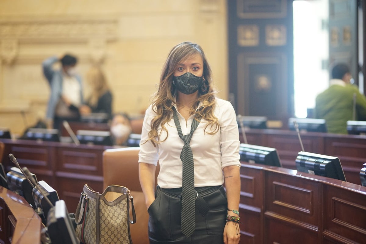 Katherine Miranda, congresista de oposición, acudió a sesión pese a medida cuarentena.