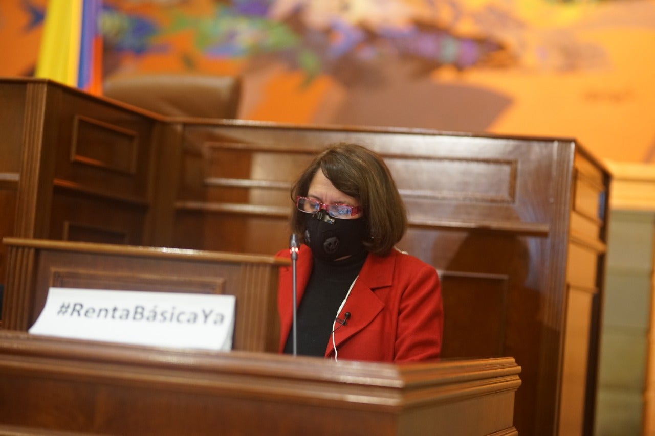 Aída Avella senadora de la Unión Patriótica en la réplica a la instalación del Congreso.