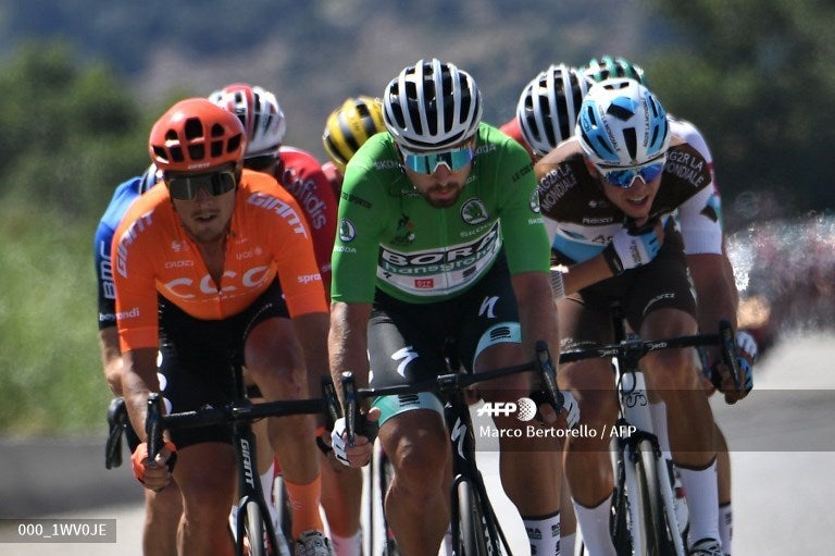 El líder de la clasificación general el corredor local Julián Alaphilippe (Deceuninck-Quick Step)
