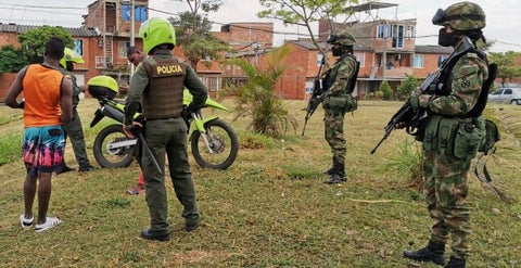 Familiares de los menores asesinados han denunciado supuestas irregularidades por parte de la Policía en el levantamiento de los cuerpos.