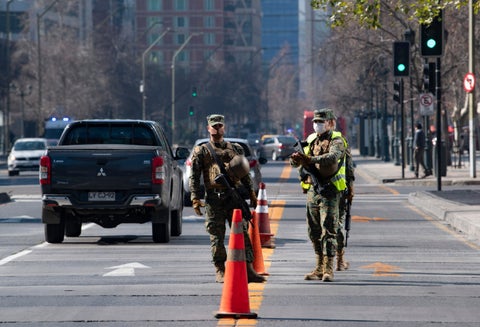 Militares prestan vigilancia en Chile en medio de pandemia