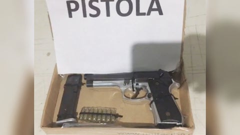 La adolescente se presentó con un arma de fuego.