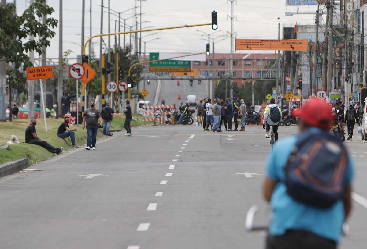 Comerciantes bloquean Avenida Primero de Mayo / Protestas por cuarentena sectorizada