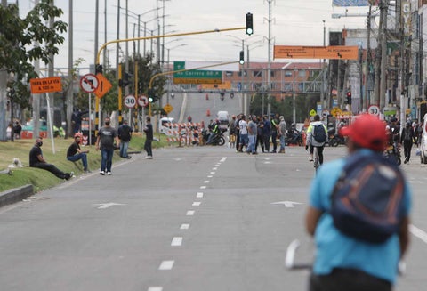 Comerciantes bloquean Avenida Primero de Mayo / Protestas por cuarentena sectorizada