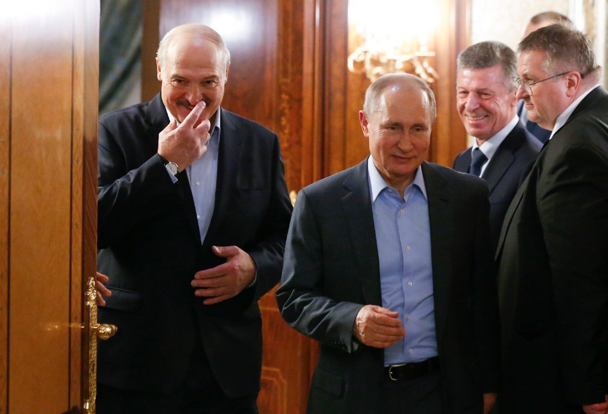 Alexandr Lukashenko junto a Vladimir Putin