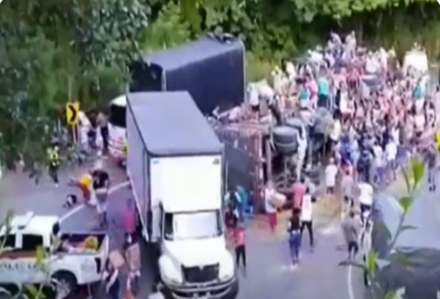 Camión saqueado en Antioquia