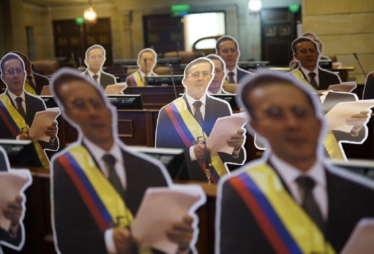Muñecos de Uribe en la Cámara de Representantes