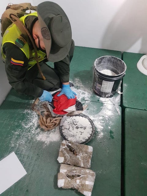 droga en empresa de mensajería