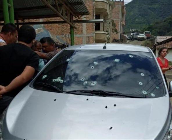 En la acción falleció un uniformado y uno más quedó herido