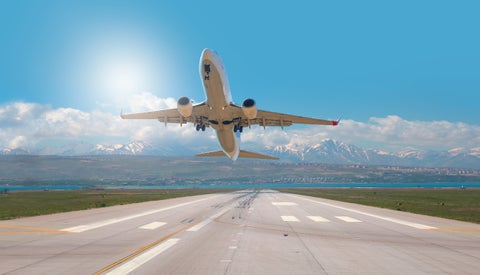Reactivación de vuelos - Aeropuertos - Avión