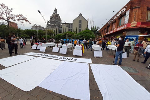 Entierro colectivo en la Plaza Botero en Medellín.